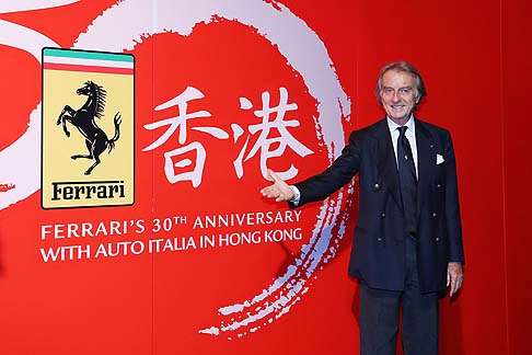 Ferrari - Le vetture sono state disposte per formare il caratteristico simbolo di Hong Kong, il fiore a cinque petali della Bauhinia Blakeana, per rendere omaggio alla fortunata relazione fra la Ferrari e la citt. 