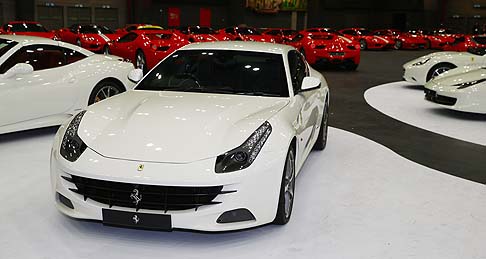 Ferrari - Alla cerimonia erano presenti oltre al Presidente Montezemolo i rappresentanti di Auto Italia Ltd, importatore del Cavallino Rampante a Hong Kong.