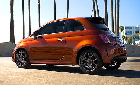 Fiat - Studiata esclusivamente per il mercato a stelle e strisce, la Fiat 500 Cattiva rappresenta unulteriore configurazione delle versioni 500 Sport e 500 Turbo.