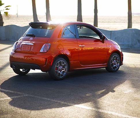 Fiat - Nella derivazione dalla 500 Turbo, invece, la versione Cattiva dispone dellunit MultiAir sovralimentato da 135 CV e il 53% in pi di coppia rispetto alla 500 Sport.
