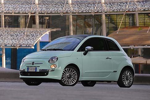 Fiat - La nuova 500 Cult  disponibile con il turbodiesel 1.3 Multijet II da 95 CV e i propulsori benzina 1.2 da 69 CV, 0.9 TwinAir Turbo da 85 CV (entrambi abbinabili al cambio robotizzato Dualogic) e il nuovo 0.9 TwinAir Turbo da 105 CV. 