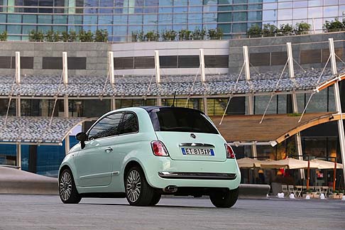 Fiat - Disponibile nelle configurazioni berlina o cabrio, il nuovo allestimento sintetizza look particolare e innovazione. 