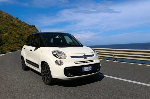 Fiat - Sviluppata sul concetto di space efficiency, la vettura offre la vivibilit di una monovolume, la presenza su strada tipica di un piccolo suv e doti di economicit di un'automobile compatta. 