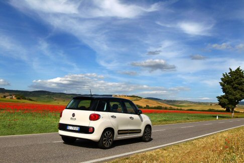 Fiat - Al lancio Fiat 500L propone tre propulsori efficienti: due motori benzina (0.9 TwinAir da 105 CV e 1,4 litri da 95 CV) e un turbodiesel (1.3 Multijet 2 da 85 CV). 
