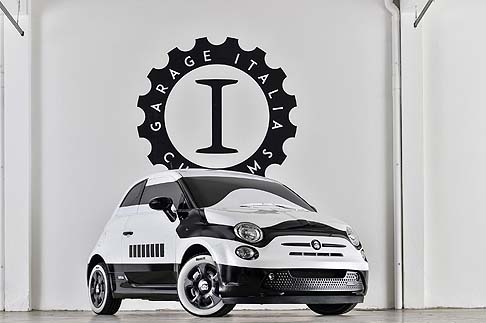 Fiat - Realizzata da Garage Italia Customs, la showcar Fiat 500e Stormtrooper  stata commissionata da FCA alla societ di Lapo Elkann allo scopo di supportare la campagna di promozione mondiale per il lancio di Star Wars: Il Risveglio della Forza.