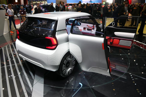 Fiat - Fiat Concept Centoventi segue il concetto less is more di Fiat, che significa eliminare ciò che è superfluo