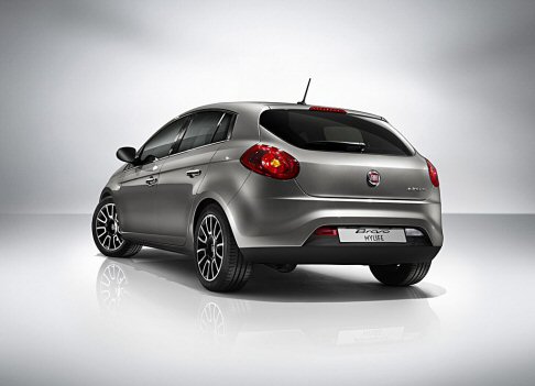 Fiat - Debuttante assoluta, la Fiat Bravo Street rappresenta la nuova serie speciale dedicata al pubblico giovane.