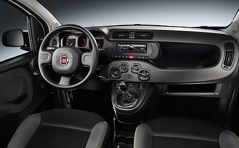 Fiat - Con il nuovo pack ColorYOU, che include tetto e calotte specchi verniciati di nero, cristalli posteriori e lunotto privacy,  possibile personalizzare ulteriormente la propria Panda Young.