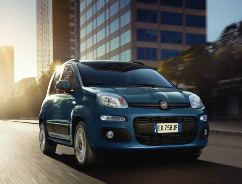 Fiat - Il lancio commerciale vede lofferta di due allestimenti: Pop a 2 posti ed Easy a 4 posti.