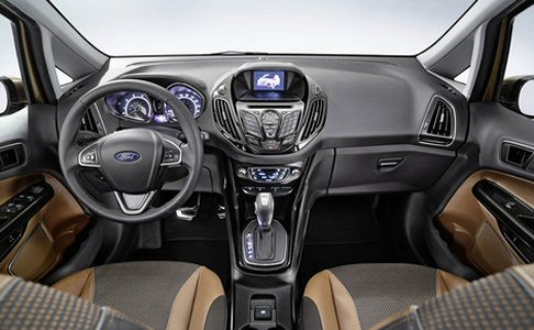 Ford - Nel pacchetto di accessori inclusi nell'offerta di pre-lancio troviamo il cruise control, il bracciolo anteriore e posteriore, il climatizzatore, il pulsante di avviamento.
