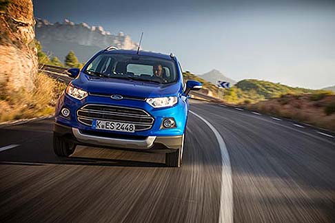 Ford - Disponibile anche con cerchi in lega da 17 pollici, barre cromate per il tetto, retrovisori elettrici e fendinebbia con profilo cromato, la nuova EcoSport  stata progettata con una grande attenzione ai dettagli.