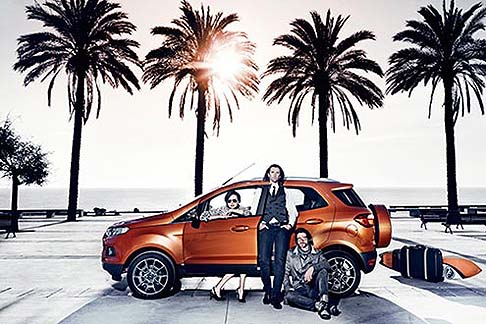 Ford - Le dotazioni includono airbag anteriori per guidatore e passeggero (disattivabile), airbag per le ginocchia del guidatore, airbag anteriori e posteriori sia a tendina che laterali.