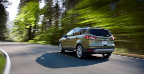 Ford - A bordo troviamo acciai ad alta e altissima resistenza per la scocca ed airbag laterali innovativi, che adattano la loro azione in base al peso delloccupante