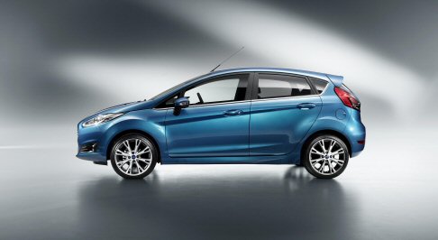 Ford - Linfotainment si affida al sistema MyKey, che consente, tramite una speciale chiave programmabile, di impostare i limiti per la velocit massima e il volume dello stereo. 