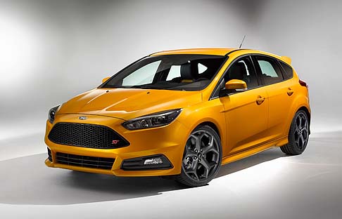 Ford - Debutta in veste ufficiale al Festival of Speed di Goodwood, la nuova Focus ST, disponibile per la prima volta anche con lunit diesel e rinnovata anche nel look.