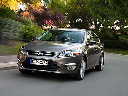 Ford  - Ulteriore rivisitazione dello stile di Mondeo si affaccia nel 2010. Il restyling introduce i motori EcoBoost Ford e funzionalit aggiuntive.