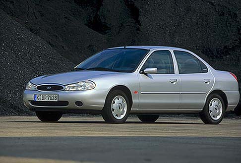 Ford  - La storia di Mondeo nasce nel 1993 nellambito di un programma di sviluppo quinquennale.