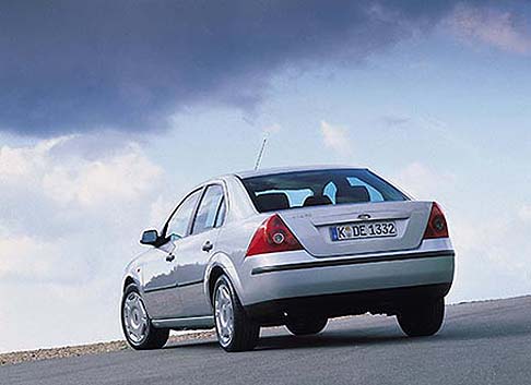 Ford  - Nel 1996 lo stile riceve un aggiornamento, introducendo tra le dotazioni airbag laterali opzionali, diventati di serie due anni pi tardi, ABS a quattro canali e peso ridotto.