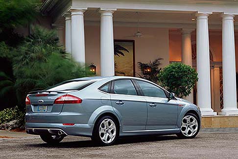 Ford  - La terza generazione, commercializzata nel 2007, si rende protagonista sul grande schermo con unapparizione nella pellicola della nota serie di James Bond Casino Royale.