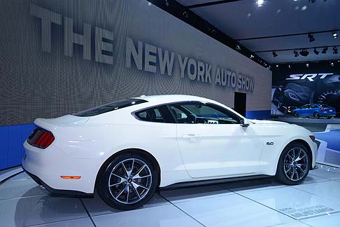 Ford -  La versione speciale  stata realizzata sulla base della nuovissima Ford Mustang GT Fastback 2015 e sar disponibile nelle tinte Bianco Wimbledon e Blu Kona.