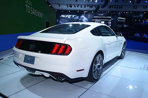 Ford - La Ford Mustang del cinquantenario propone nel suo equipaggiamento tutte le dotazioni prima disponibili solo come optional.