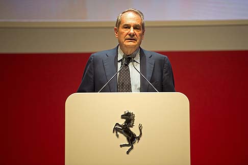 Ferrari - Il tour si  concluso con una conferenza stampa, dove l'Amministratore Delegato della Ferrari, Amedeo Felisa, ha spiegato la crescita e le recenti innovazioni del marchio Ferrari, illustrando gli investimenti in materia di ricerca e sviluppo.