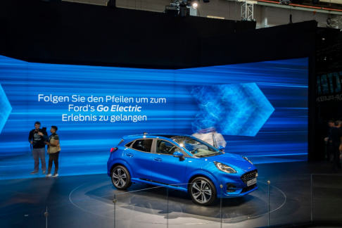 Ford - Nello stand dedicato trovano posto modelli come: Puma EcoBoost Hybrid, Explorer e Tourneo Custom Plug-In Hybrid, insieme alla nuova Kuga