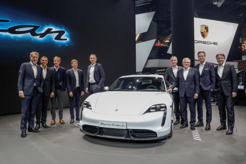 Porsche - La Porsche Taycan è la prima sportiva completamente elettrica del marchio