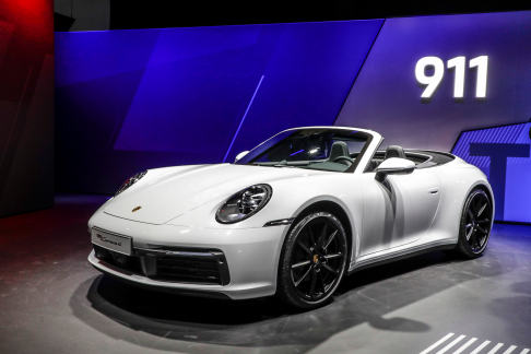 Porsche - Per la famiglia della 911, troviamo la 911 Carrera disponibile anche con trazione integrale e nelle versioni Coupé e Cabriolet