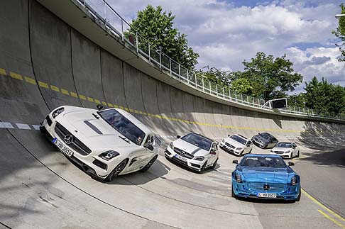Mercedes-Benz  - In dettaglio, nella gamma spicca la nuova A 45 AMG, la prima vettura ad alte prestazioni nella classe compatta.