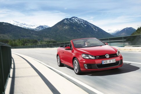 Volkswagen - La Golf GTI  lunica cabriolet della classe compatta fino a 210 CV proposta con cambio a doppia frizione.