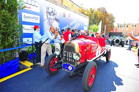Auto storica - Mantova partenza della 22esima edizione del Gran Premio Nuvolari con lauto depoca Fiat 501 SS del 1924