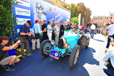 Auto storica - Prime partenza da Mantova del Gran Premio Nuvolari 2012 con lauto storica Bugatti Type 35 del 1925