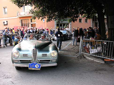 Alfa Romeo - Gran Premio Nuvolari con lAlfa Romeo 6C 2500 SS Pinin Farina del 1949 conduttori Hirshbold eTessa nella tappa di Bologna