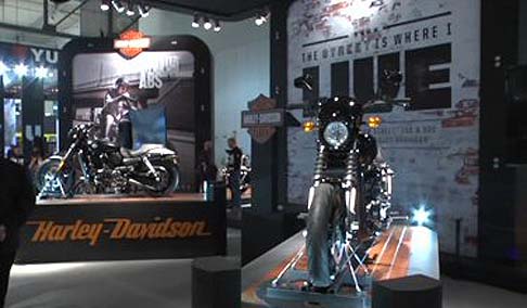 Harley-Davidson - Il brand prevede il ritorno di Fat Bob con un nuovo look Dark Custom firmato Harley Styling per i duri senza compromessi.