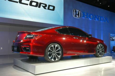 Honda - La nuova Honda Accord, il cui lancio commerciale  fissato nel corso del 2012, non dovrebbe discostarsi molto dalla concept di Detroit.