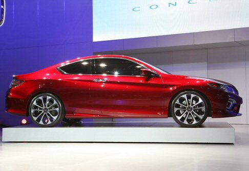 Honda - Il pack dedicato alla sicurezza si preannuncia ricco, come dimostra la presenza del Lane Departure Warning, del Forward Collision Warning e LaneWatch. 