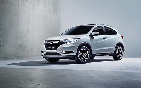 Honda - La nuova Honda HR-V si rinnova puntando su un design dinamico, versatilit, piacere di guida ed efficienza. Atteso sulle strade a partire dallestate 2015, HR-V  un veicolo con personalit e carattere.