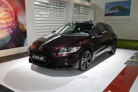 Honda - Honda ha aggiornato la CR-Z ibrida sportiva sia nello stile che nelle prestazioni.