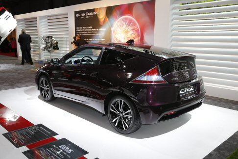 Honda - Il motore a benzina da 1.5 litri della CR-Z  stato anch'esso aggiornato con la modifica del sistema di fasatura variabile delle valvole e con l'adozione della centralina di gestione motore (ECU).