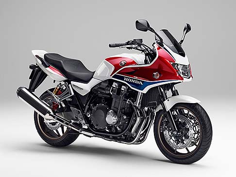 Honda - Troveremo, inoltre, tra le due ruote, le moto CB1300 Super BOL DOR, CB400 Super BOL DOR, CB400 Super Four e CBR250R. 