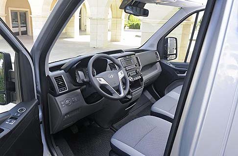 Hyundai - Gli interni offrono grande qualit e si riconoscono il design e il comfort tipici delle vetture Hyundai.