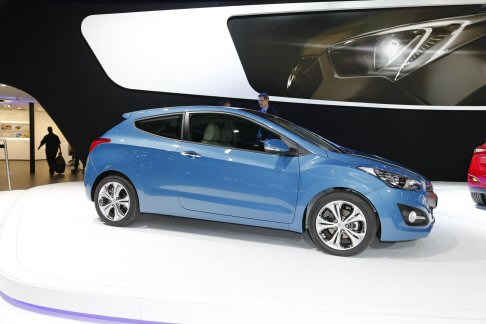 Hyundai - Linedita Hyundai i30 3 porte  la pi recente novit del segmento C. 