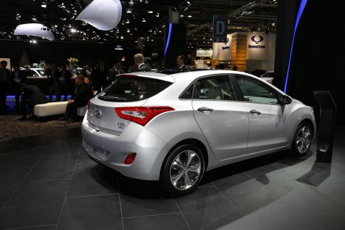 Hyundai - La nuova Hyundai i30 3 porte interpreta in modo originale e sportivo il look proprio delle versioni 5 porte e wagon. 