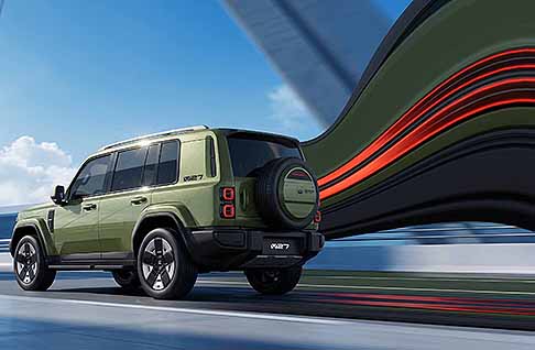 SUV 2027 - Il retro della iCAUR V27 REEV unisce efficienza e sportivit� con una linea fastback filante. Spiccano i fari a pixel LED tridimensionali con grafiche personalizzabili e un grande diffusore aerodinamico nero lucido che nasconde gli scarichi