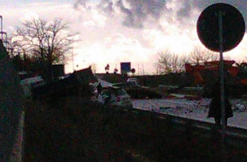 Crash - 23/01/2015 - Incidente mortale circonvalazione di Acquaviva delle Fonti tra un camion e una city car, muore un giovane professionista di 38 anni