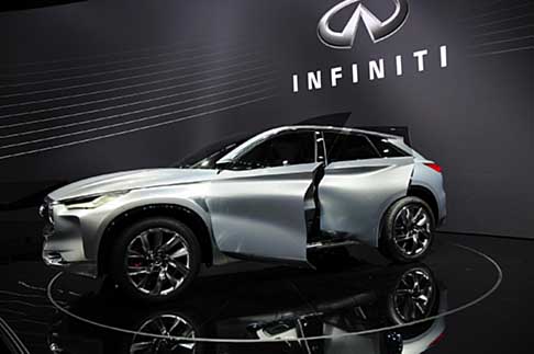 Infiniti - Il veicolo  ispirato alla filosofia di design di potente eleganza, che si affida a linee scolpite e proporzioni ampie e muscolose per trasmetterne la forza e il dinamismo.