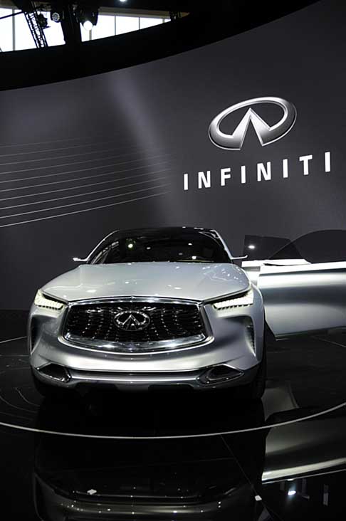 Infiniti - Larchitettura  incentrata essenzialmente sul conducente, ma senza trascurare le esigenze degli altri occupanti.