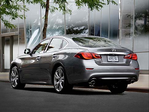Infiniti - A bordo risultano migliorati il comfort e lisolamento acustico. Grazie ad interventi mirati in alcuni punti della carrozzeria e del telaio  stata ridotta la rumorosit. 