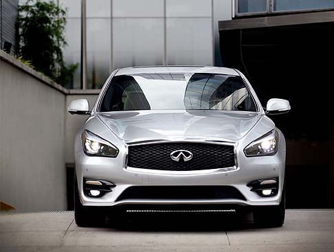 Infiniti - Per il mercato europeo, la nuova Q70 offre unit come il motore quattro cilindri turbodiesel da 2.2 litri da 167 CV di potenza e 400 Nm di coppia motrice.